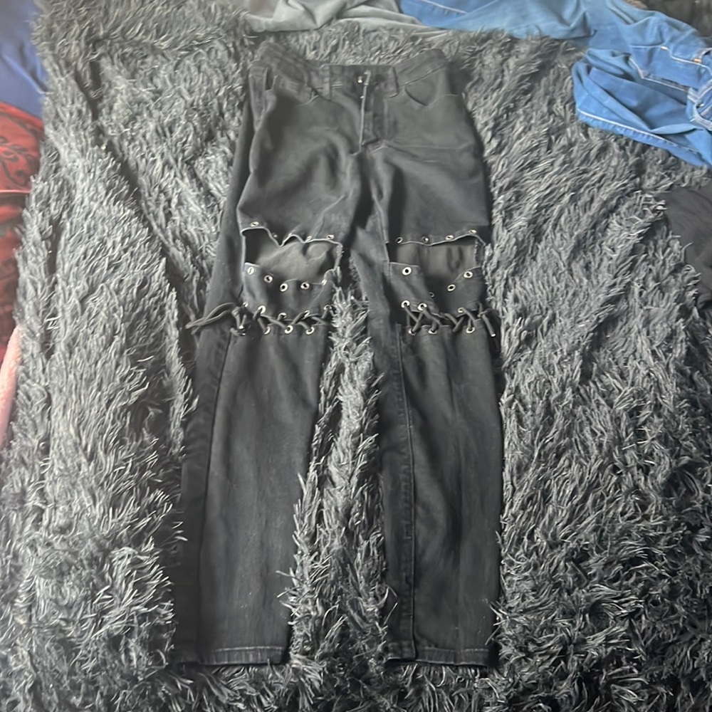 Black SHEIN high waisted jeans